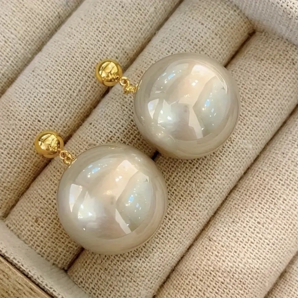 Jewelry - Gold and Pearl Drop Earrings